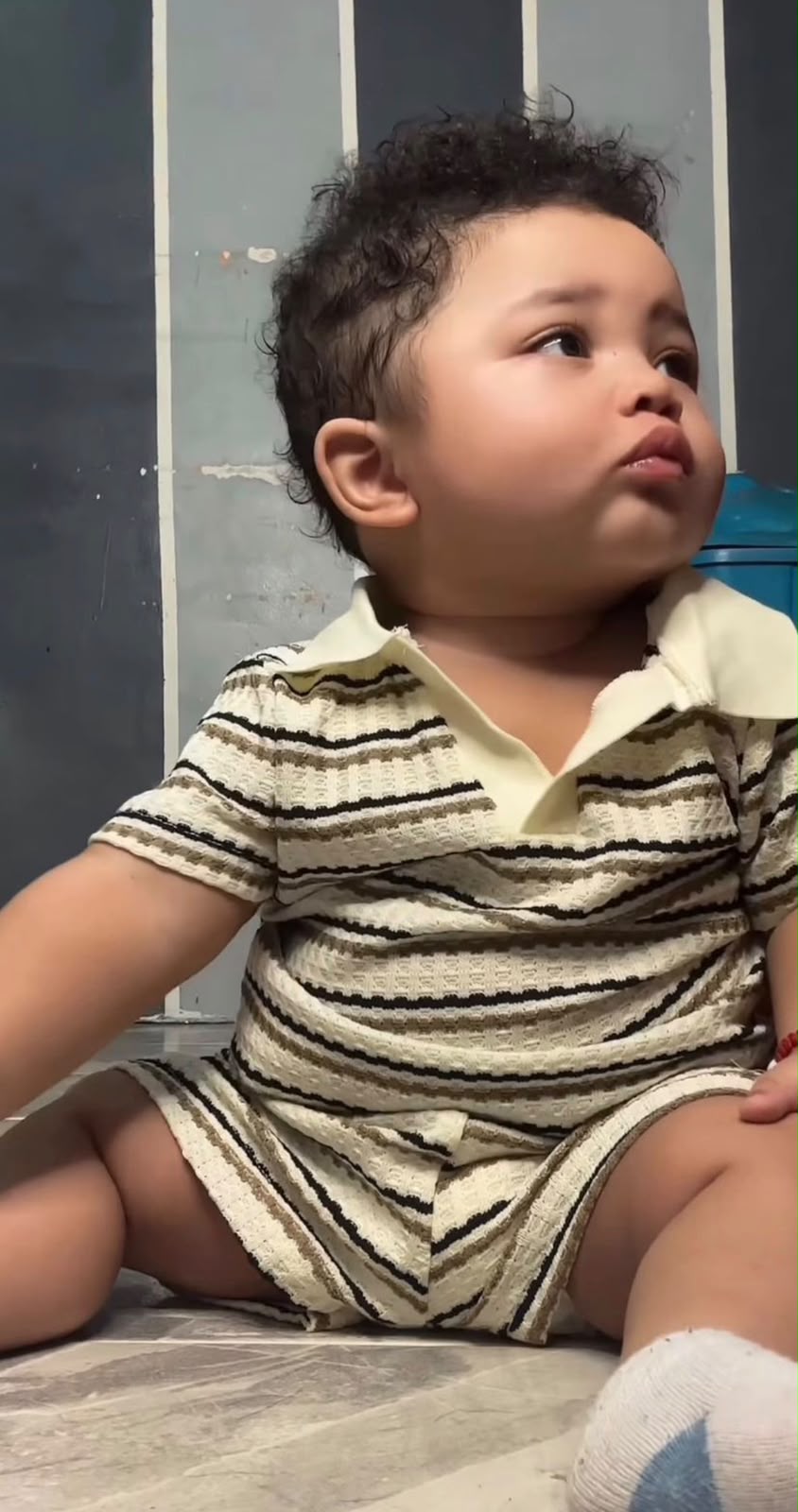 Ravi observando o mundo ao seu redor